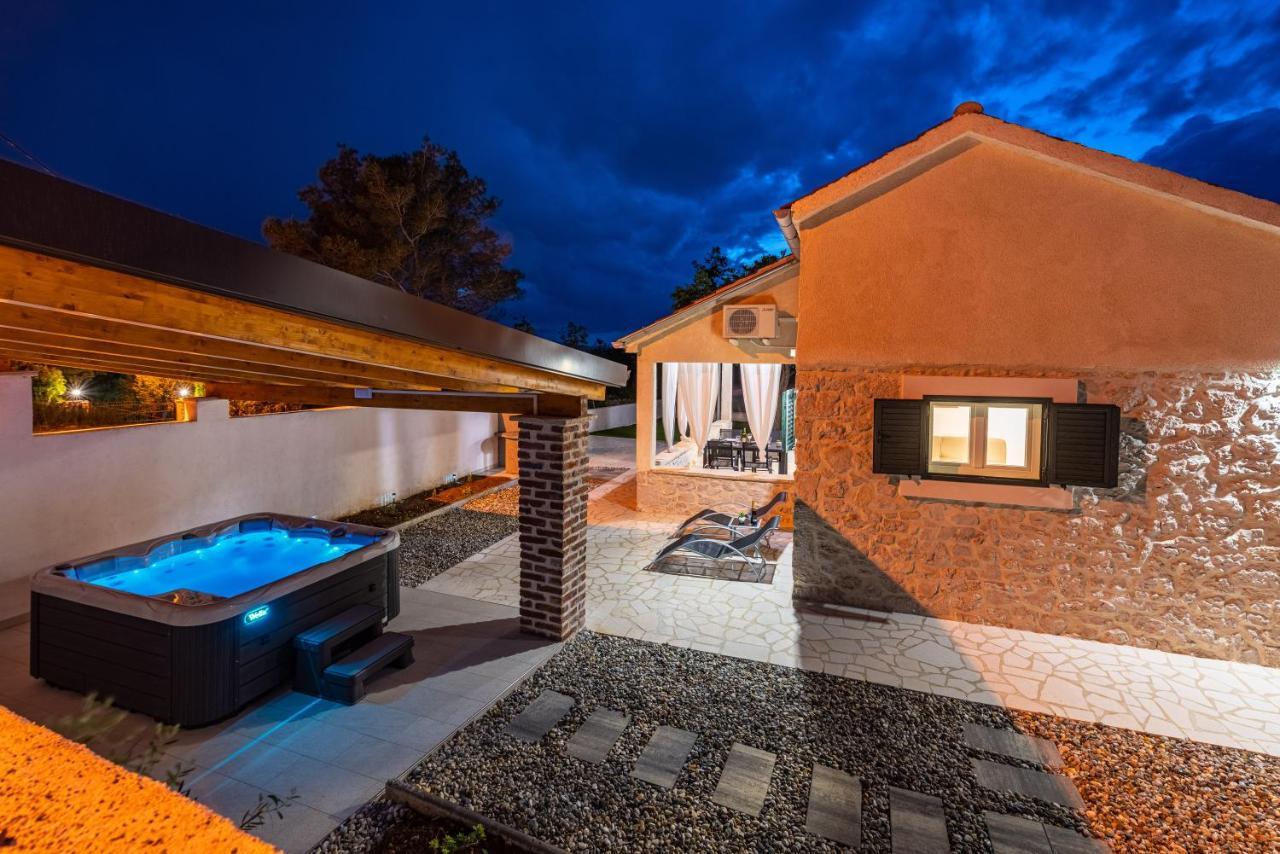 Holiday Home Figurica Novigrad  Bagian luar foto