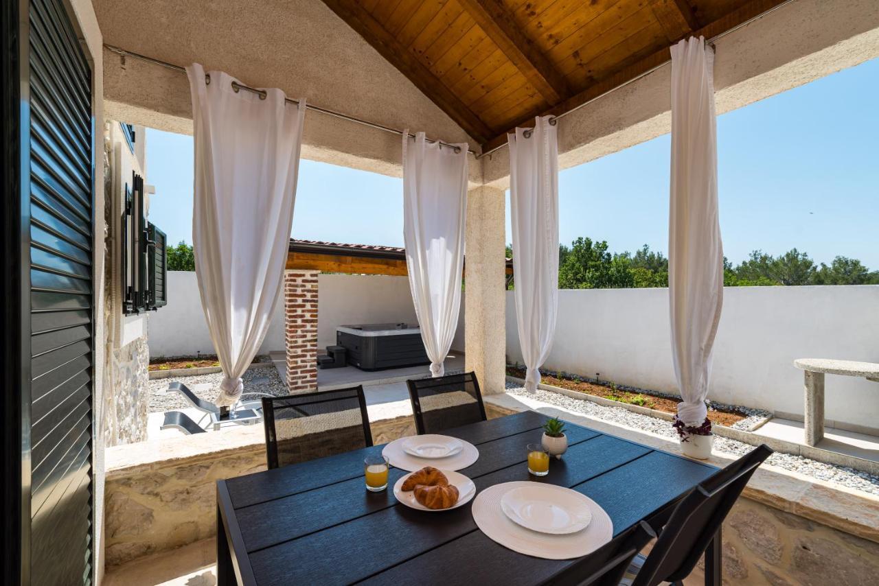 Holiday Home Figurica Novigrad  Bagian luar foto